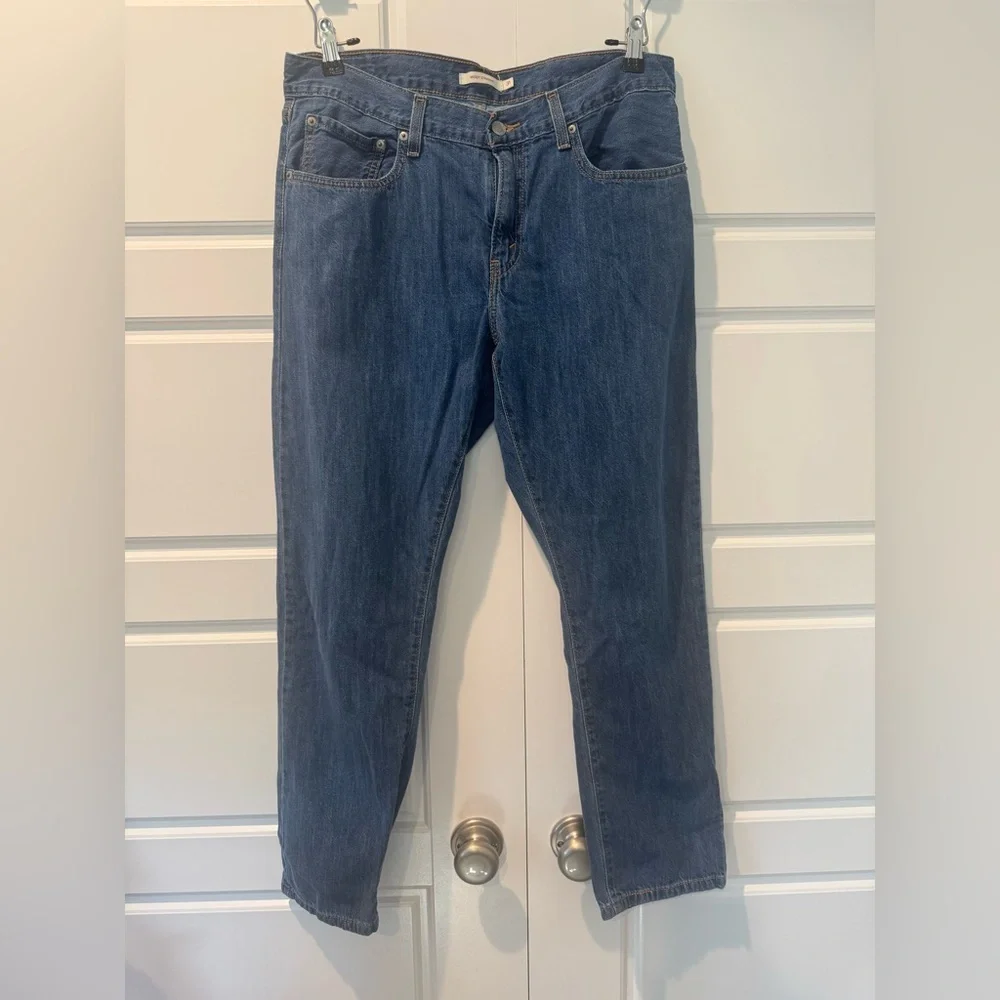 LEVI’S Middy Straight Medium Wash Mid Rise Denim Jeans Causal Womens Size 31